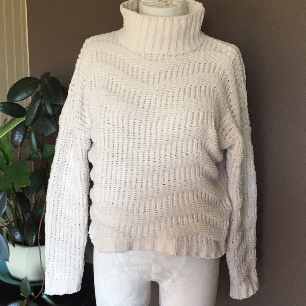 Moon & madison long sleeve cream turtleneck‎ knit sweater size medium